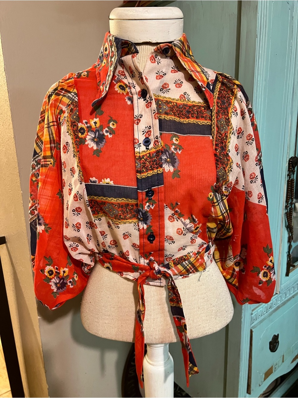 Vintage 70s Crop Top Tie Waist Button Front Up Shirt Floral Plaid Print Read